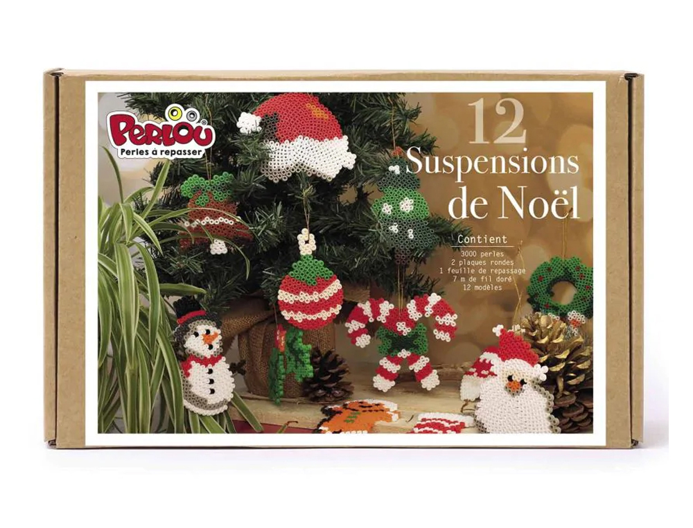 COFFRET PERLES A REPASSER PERLOU 12 SUSPENSIONS DECORATIONS NOEL COLORIS ASSORTIS 3000 PERLES + 2 PLAQUES + 7M FIL DORE